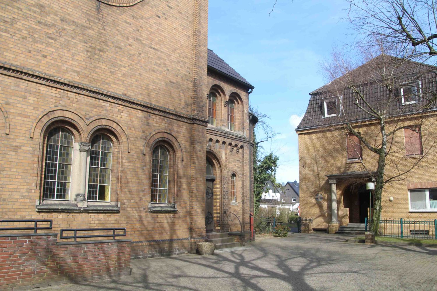 Kirche Schmachtendorf und Pfarrhaus